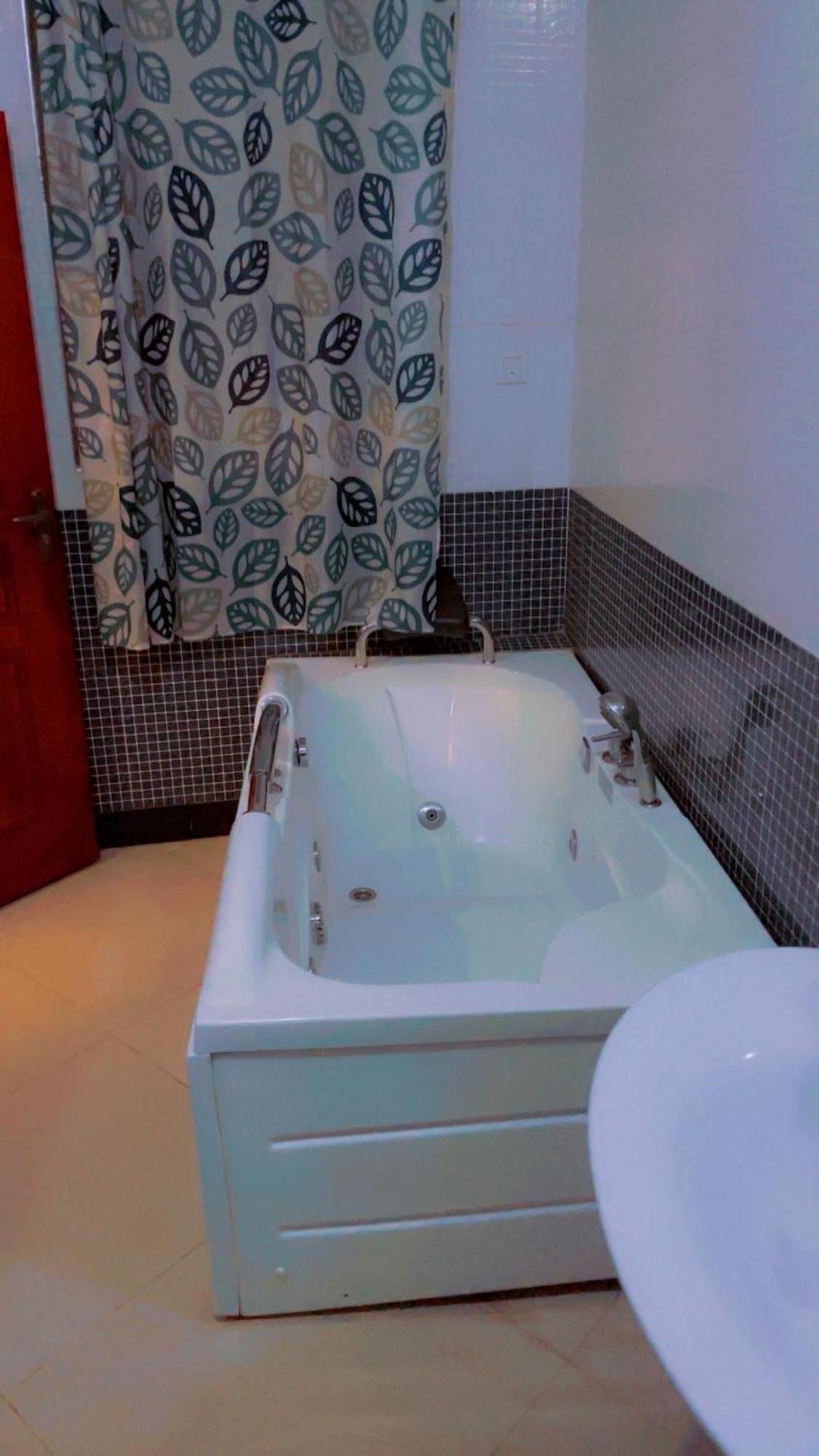 Super Paradise Hotel Кампала Экстерьер фото